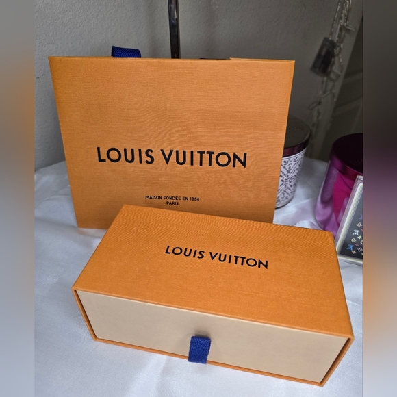 Like New Louis Vuitton Silk Monogram Hair Scrunchie! - Picture 8 of 10